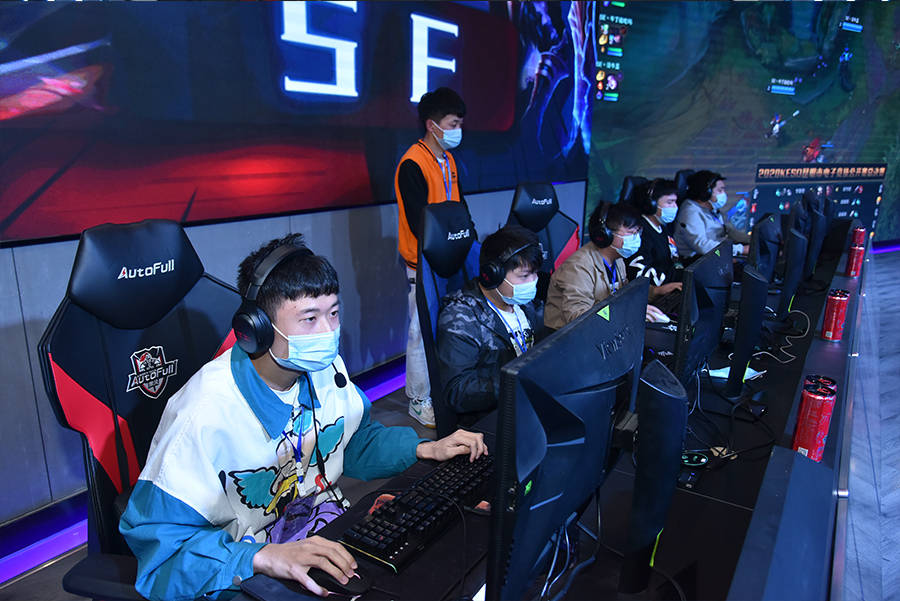 使得他在高 使得他在高